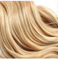 Kit 10 bandes extensions de cheveux à clip synthétiques Luxe ondulé 55cm Kit 10 bandes extensions de cheveux à clip synthétiques Luxe ondulé 55cm